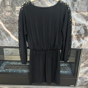 WHITEHOUSE BLACK MARKET short black dress (S)